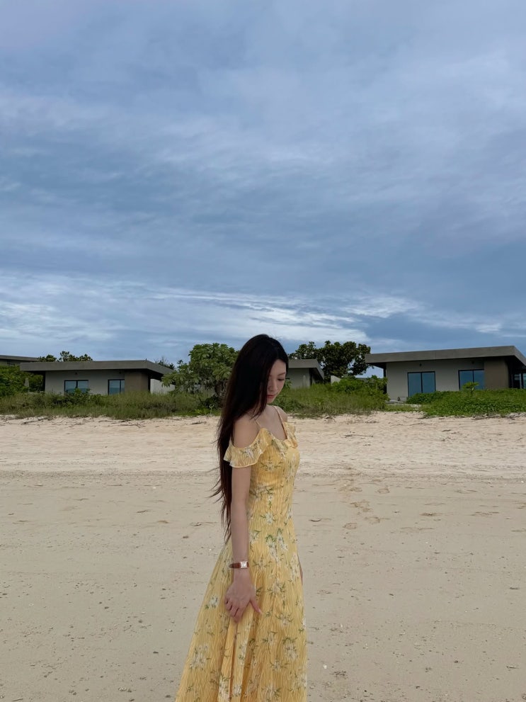 ITZY 유나 휴가지 패션, 화사한 옐로우로 선택한 이것?