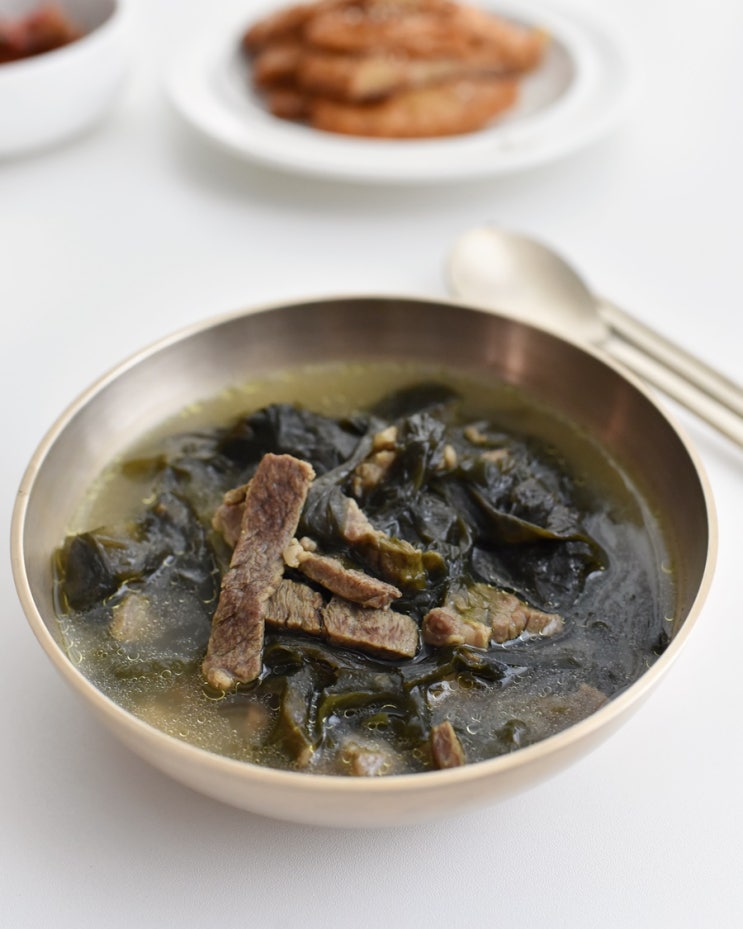 맛있는 소고기 미역국 끓이는법 집밥 비법 레시피