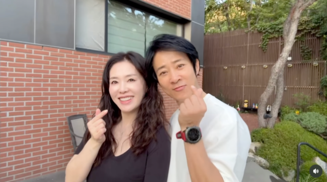 “58세·65세 맞아?” 하희라♥최수종, 오랜만의 투샷…여전한 동안 ....
