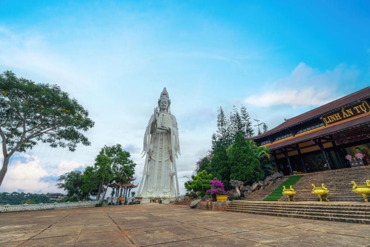 달랏 관광지 22편｜린안 사원(Chùa Linh Ẩn), 거대한 관음상이 내려다....
