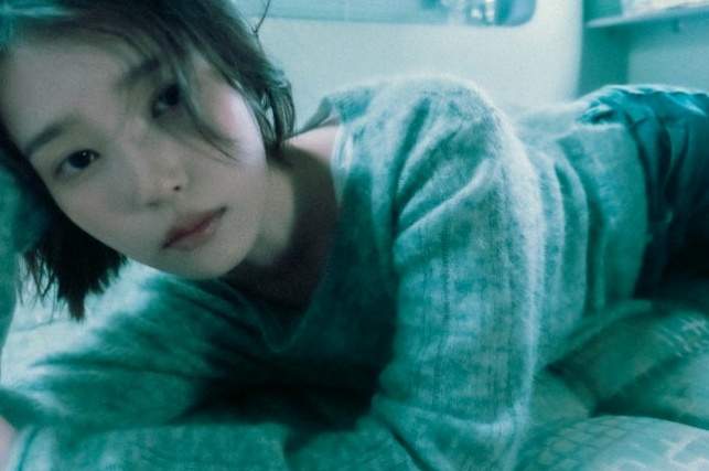 이종석 벌크업·아이유 단발 변신 각자의 길에서 마주한 담담한 온....