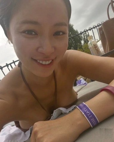 글래머 황정음 "이정도였다고?" 여행 중 공개한 파격 비키니