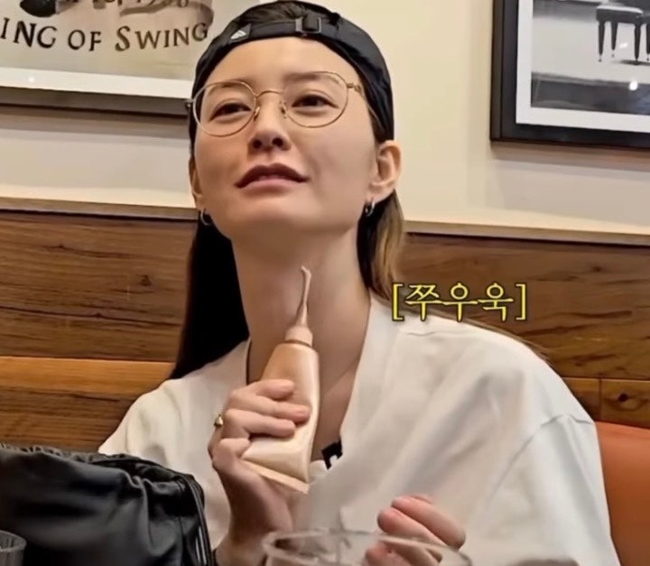 와… 정유미 83년생 44살이라고? 목주름 하나 없어 보이는 비결이 이거였네