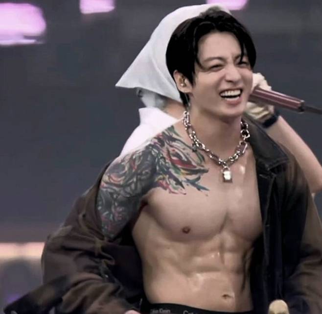 '역대급 핫바디' LA 소파이 발칵 뒤집은 BTS 정국 역대급 상탈 무대
