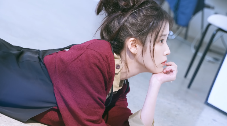 “백예린과 전 연인이 아이유에게?” 아이유 신곡 ‘이 별로부터’ ....