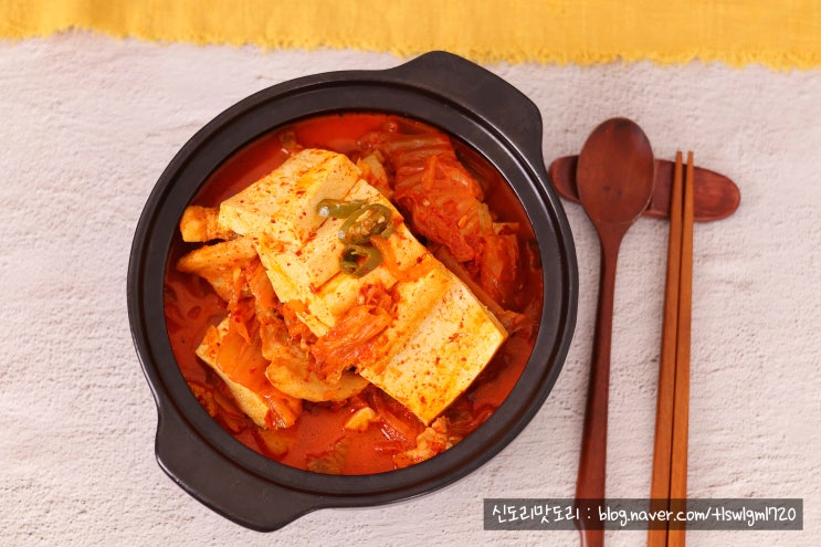 돼지고기 김치찌개 레시피 맛보장 삼겹살 김치찌개 끓이는법 신김치 요리 종결