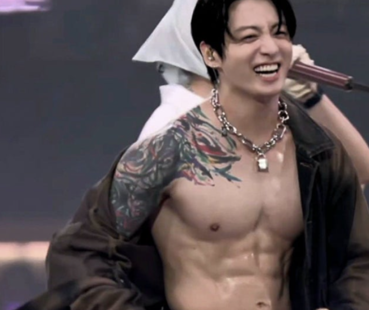 “셔츠 한쪽 내려가자 LA 함성 폭발”…정국, 무대서 드러난 ‘성난 ....