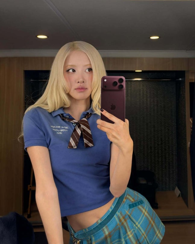 로제, 중국 차 음료 광고 제안 거절 후 애플 글로벌 캠페인 모델 발....