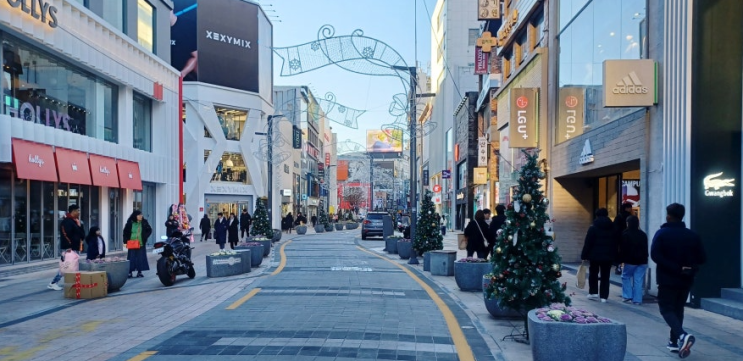 [통임대] 부산 광복동 패션 메인거리 건물  (대형약국 강력 추천)