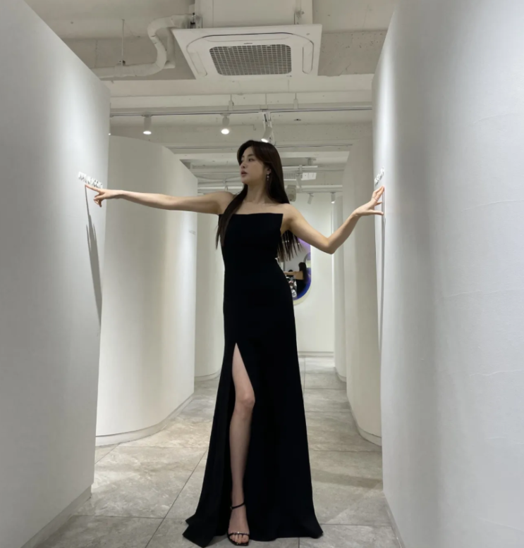 배우보다 시나리오 작가가 먼저 되고 싶었다는데.. 카메라 뒤를 꿈꾸던 여배우의 원피스와 ....