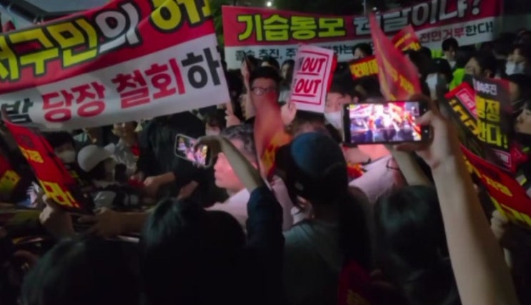 "공원 만들어준다더니" 20년 기다린 주민들이 구청장 차까지 막아선 ....