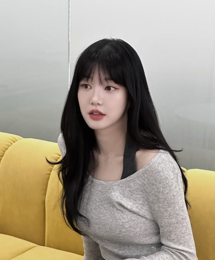 “43kg보다 먼저 보인 건 어깨선” 이유비, 직각 어깨 드러낸 근황…주 5~6회 운동했던 이유