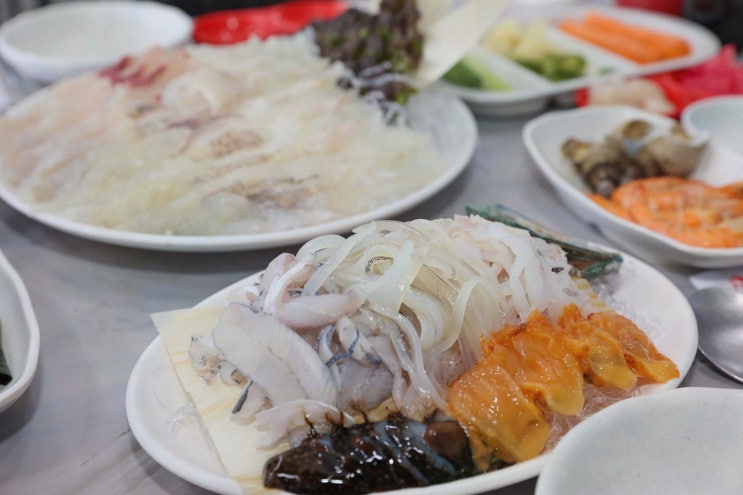 동해맛집 청해수산, 자연산 모듬회와 물회 회식 후기