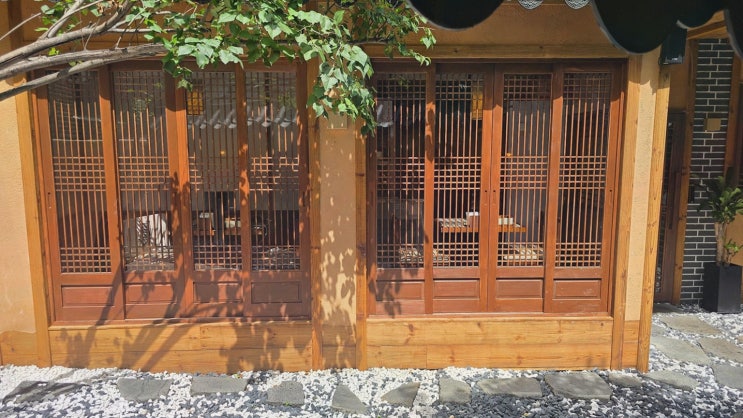 합정역 근처맛집 : 안옥 한옥에서 곰탕+평양냉면, 일행 취향 맞추는 선택지