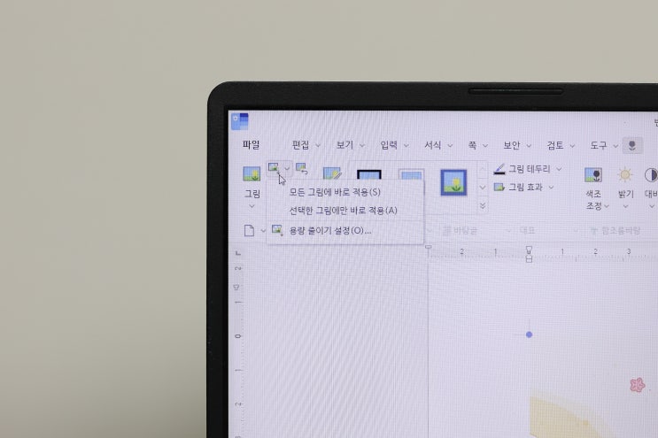 업무용문서처럼 추후 수정 가능성이 있다면 원본은 별도로 보관하고, 전송용 파일만 압축해서 사용하는방법이 안전합니다.한글파일용량줄이기는문서내용을줄이는것보다 그림 데이터를 관리하는 것이 핵심입니다. 특히 사진이 많은 보고서나 과제, 제안서라면 이미지 압축만 제대로 적용해도 파일 크기를 크게 줄일 수 있습니다. 메일 첨부나 사이트 업로드...