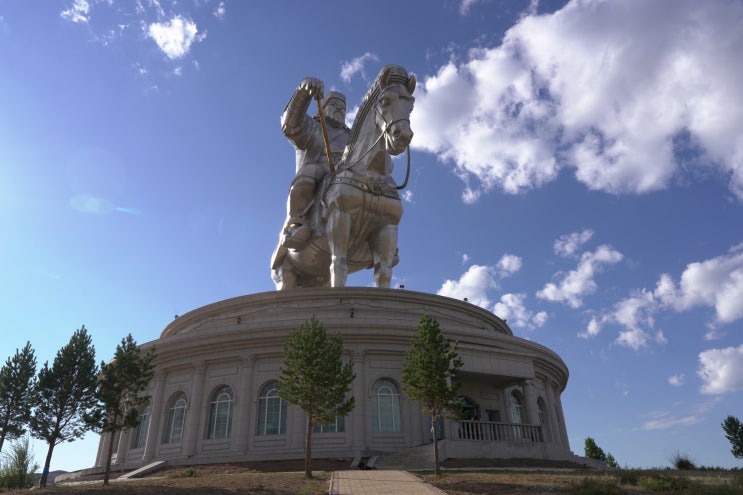 〔에르데네〕 칭기즈칸 기마상(Chinggis Khaan Statue Complex. Чингис ха....