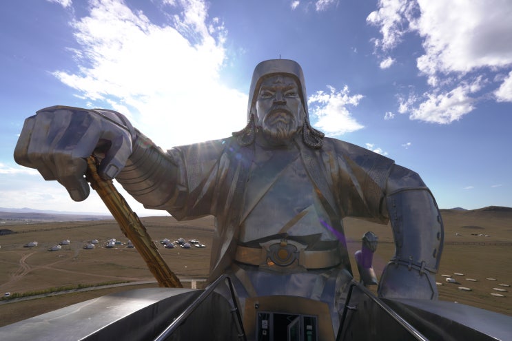 〔에르데네〕 칭기즈칸 기마상(Chinggis Khaan Statue Complex. Чингис ха....