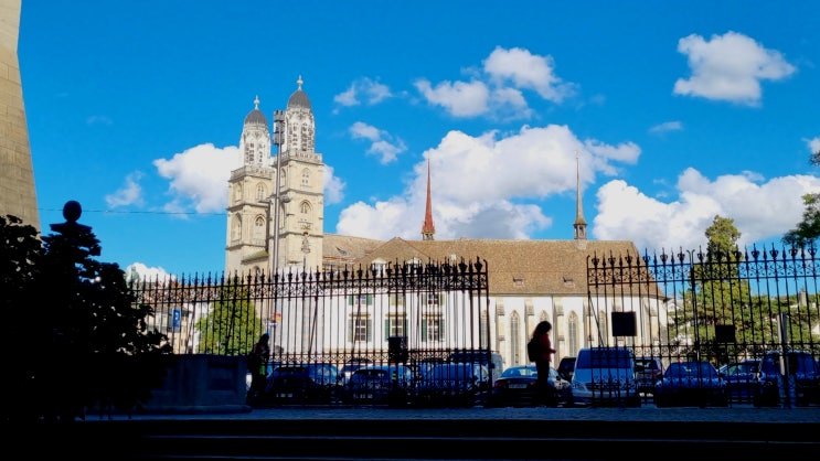 취리히 대성당 그로스뮌스터(Grossmünster) 구시가의 랜드마크