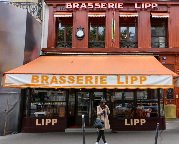 파리 브라스리 립(Brasserie Lipp), 헤밍웨이부터 패션위크까지