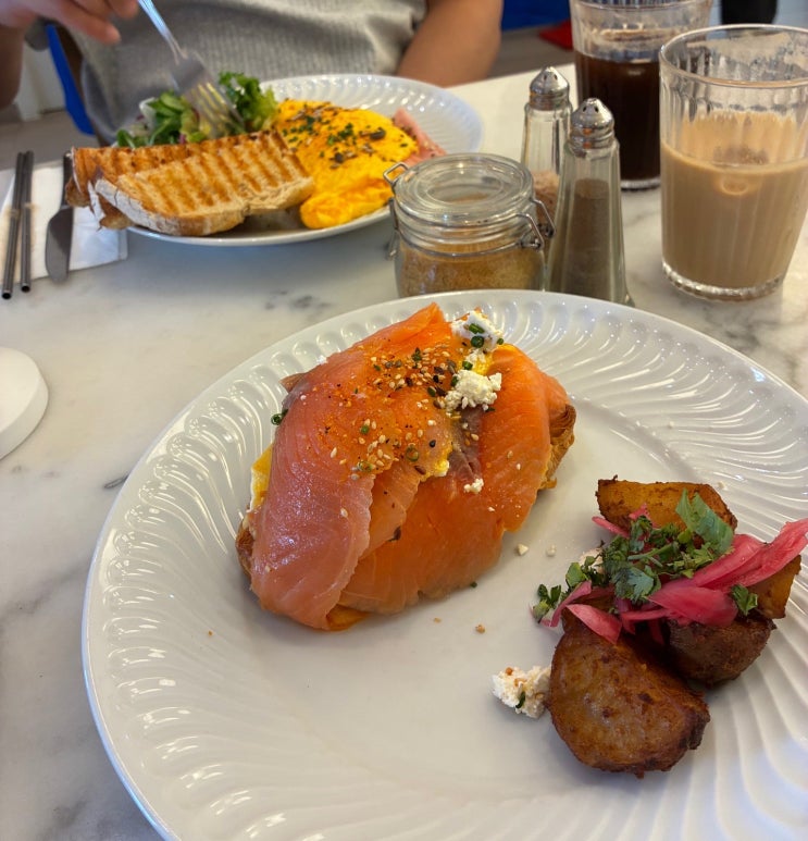 [포르투ㅣ브런치 맛집] Breakfast lovers, 상벤투역 연어베네딕트 오믈렛....