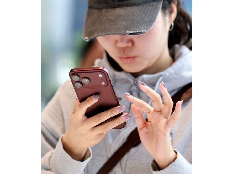 아이폰17프로에서 지적됐던 카메라 주변 테두리 도장 벗겨짐이 이번 알루미늄 디자인에서도 반복될 수 있다는 우려 역시 해외에서 함께 제기되고 있습니다. 풀알루미늄 소재는... #아이폰18프로패닉풀 #아이폰18프로 #아이폰18프로맥스 #패닉풀 #panicfull #페이스ID오류 #아이폰강제재부팅#아이폰분석데이터 #아이폰반품교환 #SecureEnclave