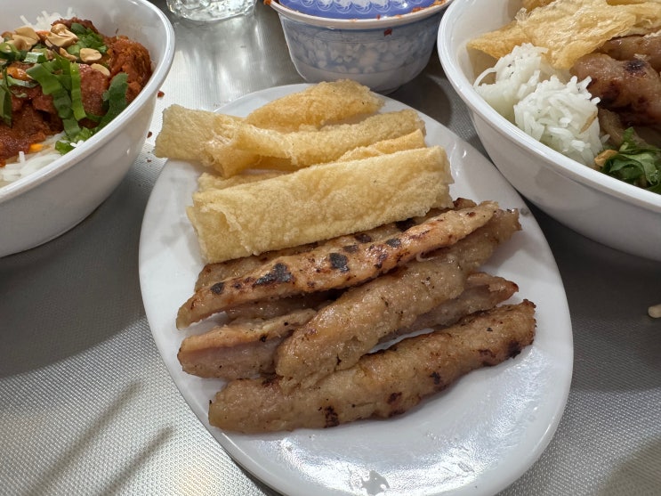 나트랑 넴느엉 당반꾸엔 : 나트랑 담시장 로컬맛집
