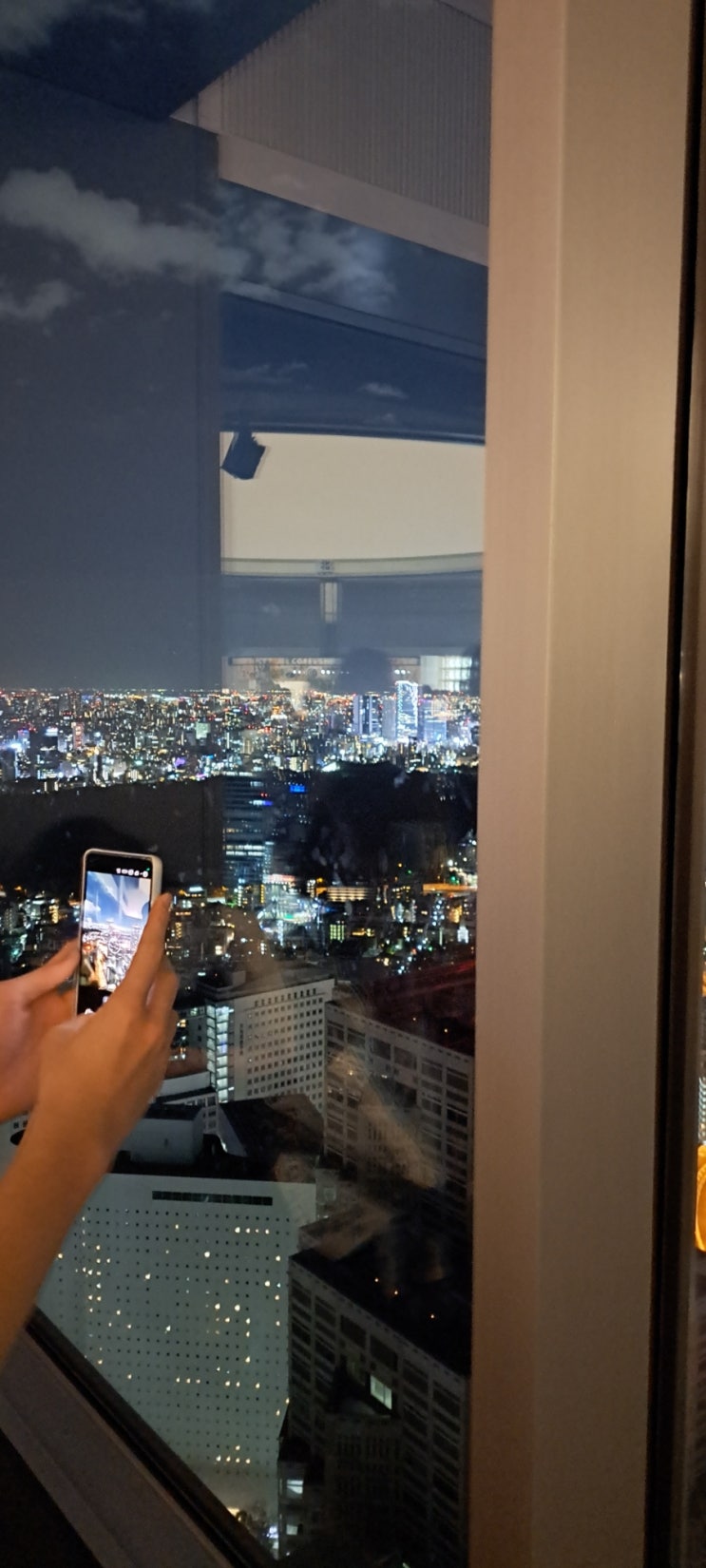 도쿄도청 45층 전망대에서 만난 특별한 밤, 신주쿠 야경과 피아노 선....