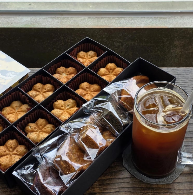 경주 황리단길 카페 봉황당 국뽕 차오르는 수막새쿠키