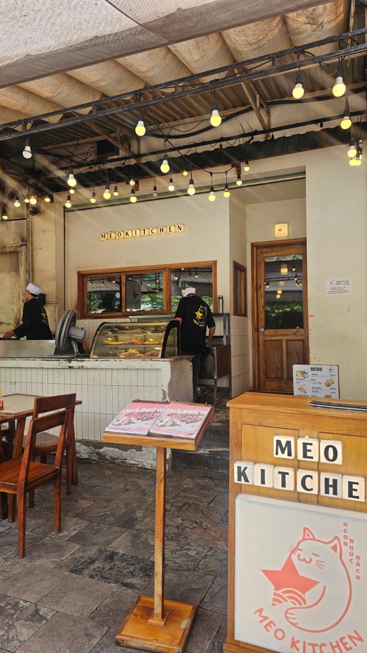 푸꾸옥 맛집 Meo Kitchen｜반미차오·반쎄오·모닝글로리와 시원한 생....