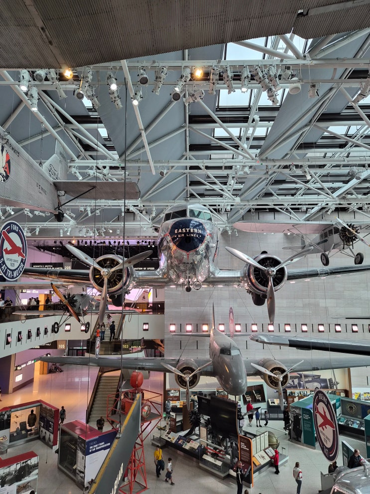 The National Air and Space Museum (국립항공우주박물관) in Washington D.C
