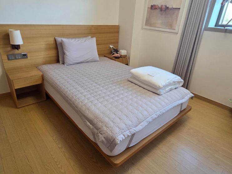 산후조리원객실,침대,1인실,디럭스A,원목인테리어