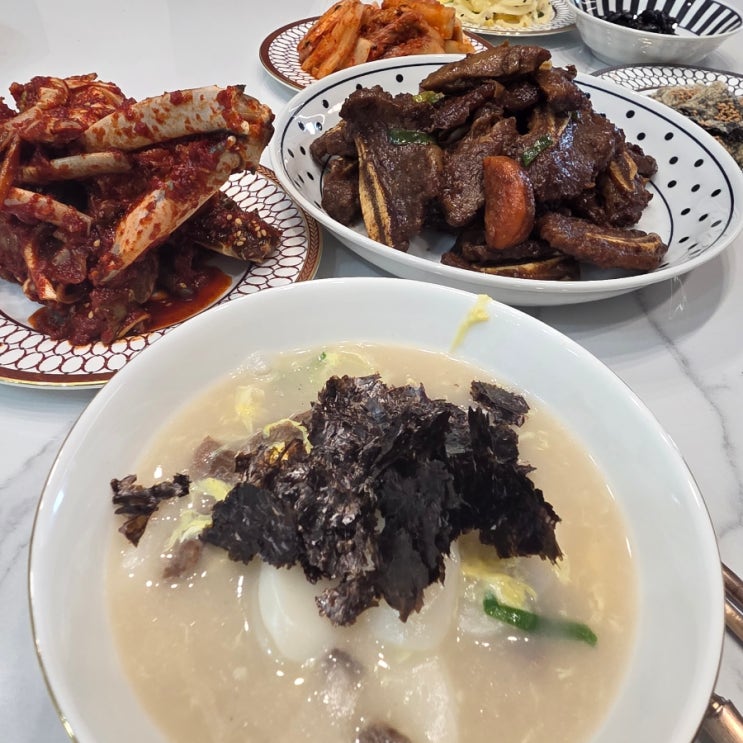 제가 직접 끓여본 실패 없는 사골 떡국 레시피, 요리 똥손도 성공해요!