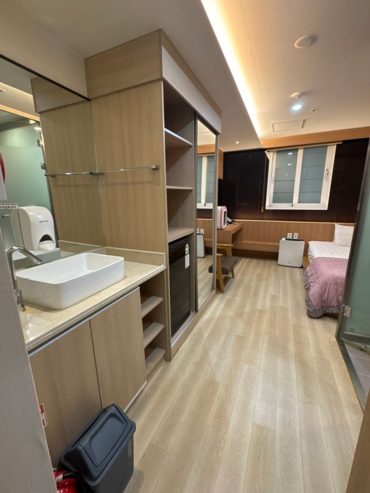 객실내부,세면대,욕실,침대