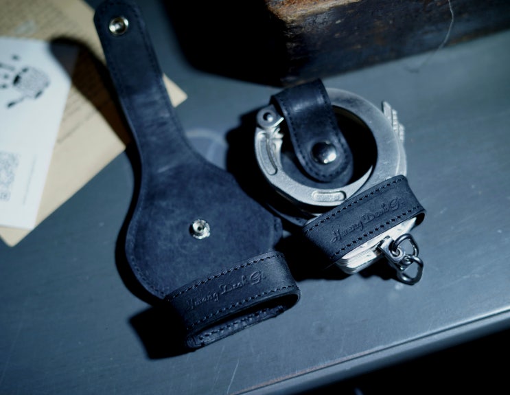 인천 송도 베르디치오 가죽공방- 수갑 케이스 맞춤 제작 (Custom Pueblo Leather Handcuff Case ...