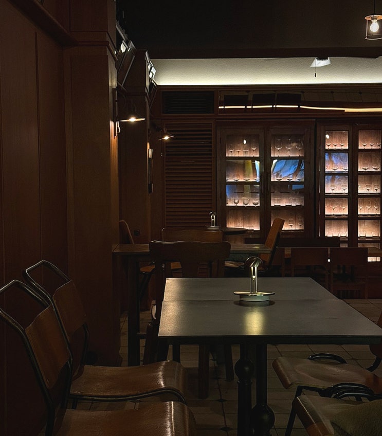 [서울/신당] 신당역 근처 조용한 분위기 좋은 카페&바(BAR)_만물 : 네이버 블로그