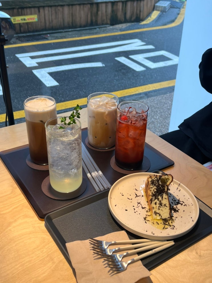 [신논현역] 오피티알 OPTRㅣ분위기 좋고 한적한 강남 카페 추천 : 네이버 블로그