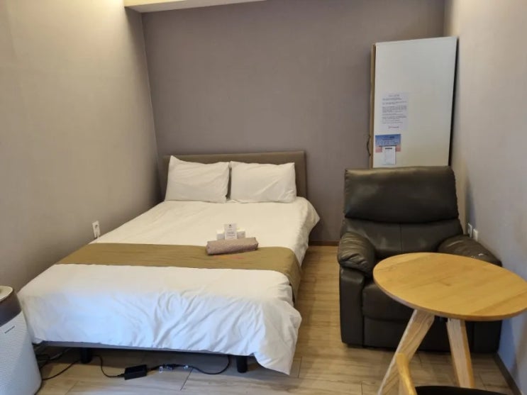 산후조리원객실,디럭스룸,더블침대,마사지의자