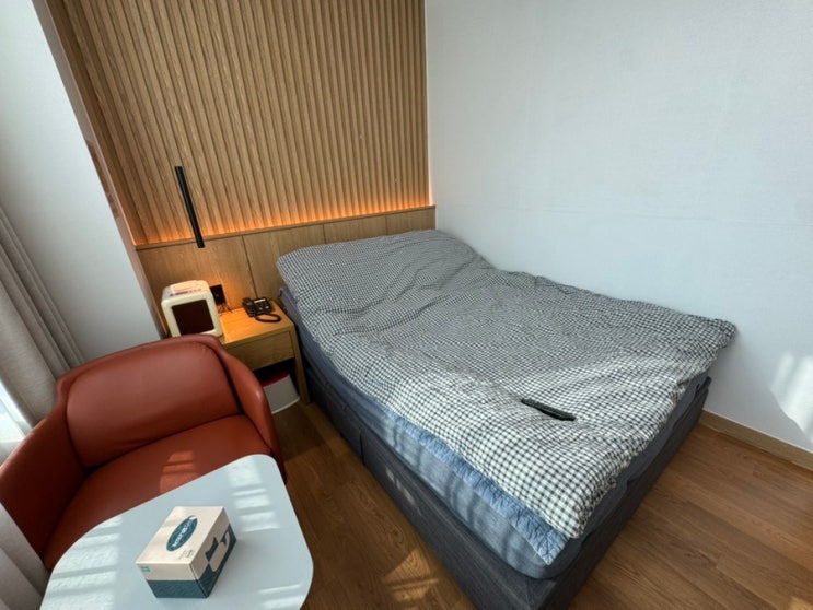 객실,모던인테리어,침대,조리원방