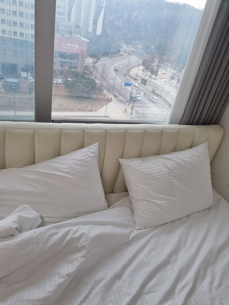 객실,침대,창문뷰,도시뷰