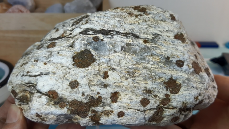 '석류석(Garnet 가넷) 석회규산염암 편마암' 표본 천연원석 : 네이버 블로그