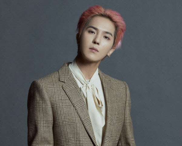 송민호 사회복무요원 무단결근 혐의 3월 24일 첫 재판…관리 책임자도 함께 법정행