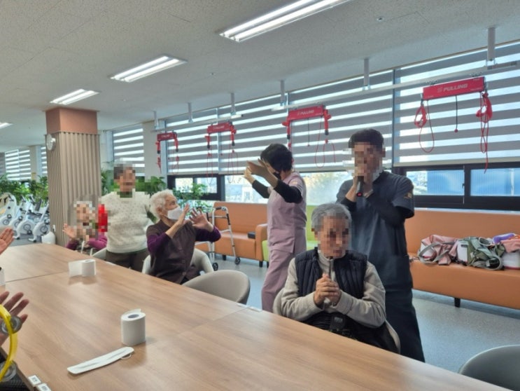 포천주간보호센터 봄의정원 25년 11월 둘째주 활동사진입니다(2) : 네이버 블로그