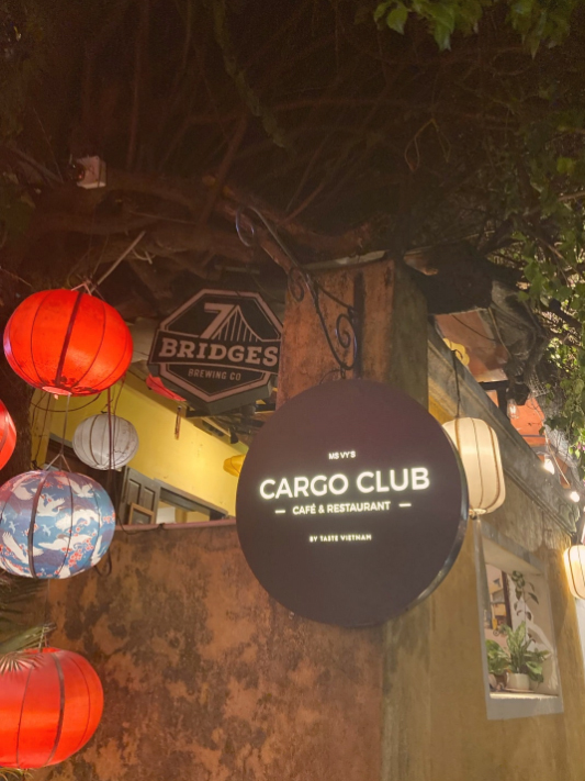 투본강이 보이는 호이안 카고클럽 CARGO CLUB 저녁 식사