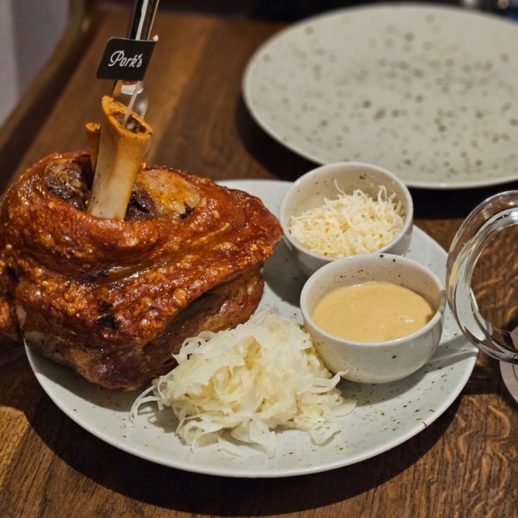 체코 프라하 꼴레뇨 예약없이 오픈런 포크스 1호점  Pork's Mostecka