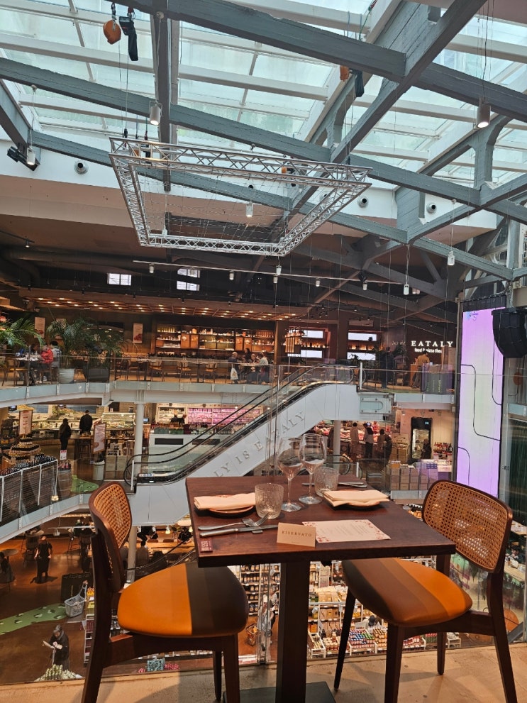 밀라노 이탈리  잇탈리 Eataly (식료품점  /잇탈리식당 Eataly Milano Smeral....