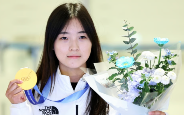 최가온 반포 아파트 현수막, 금수저 논란과 AI 조작 사진까지