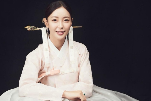 고원희, 사실혼 2년 만에 파경…설 한복 사진에 반지까지