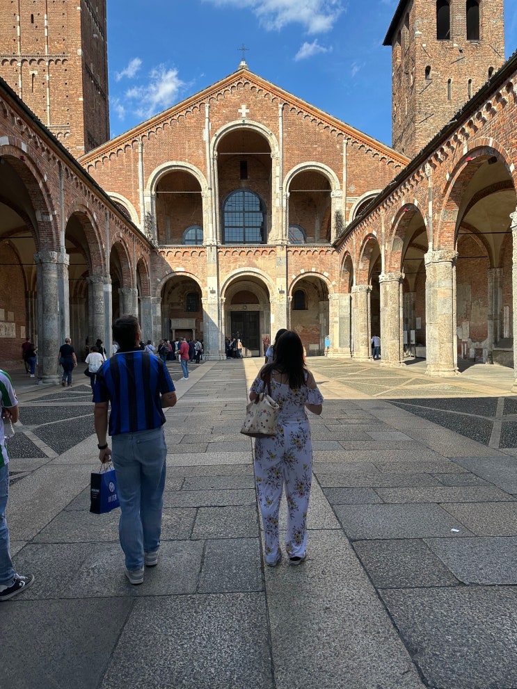 이탈리아 밀라노(Milano) 여행 - 19. 산탐브로조 대성당  1) 성당으로 들....