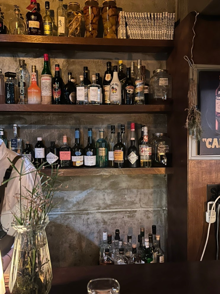 Shapeless Cocktail Bar