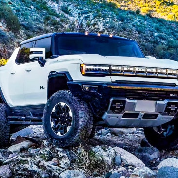 "무게만 4톤, 탱크급 SUV 출시!" 허머가 전기차로 돌아왔다
